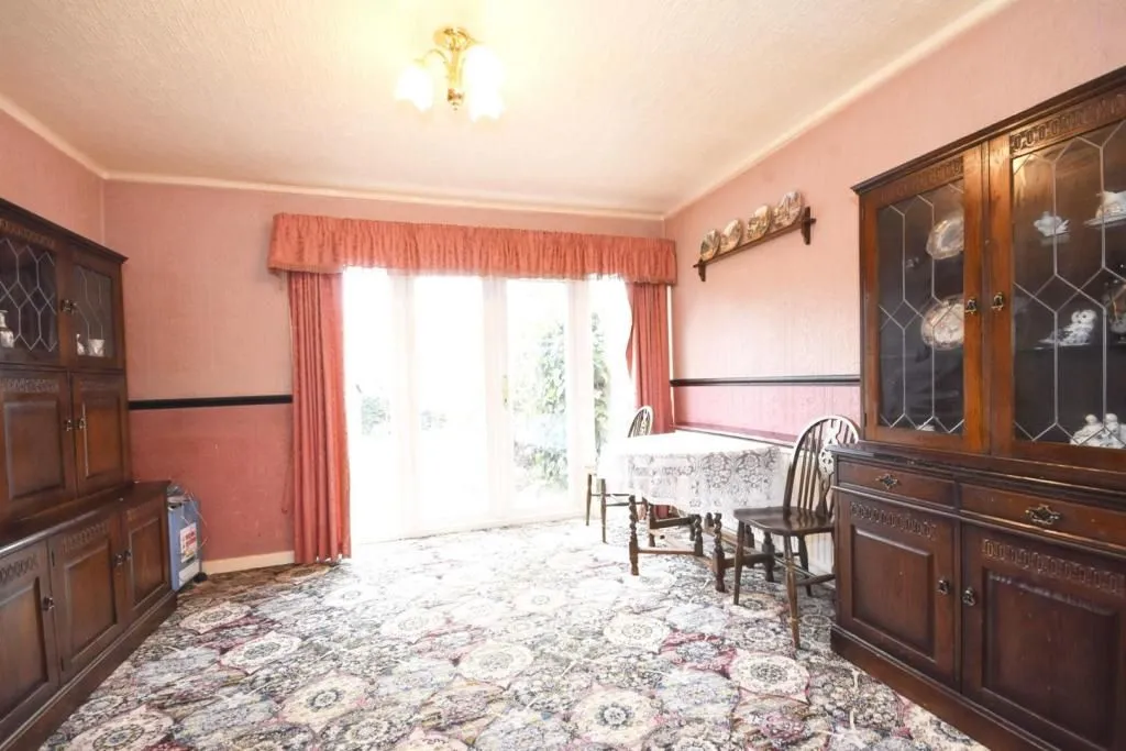 ONGAR, Essex, CM5 9DE - Online Auctions