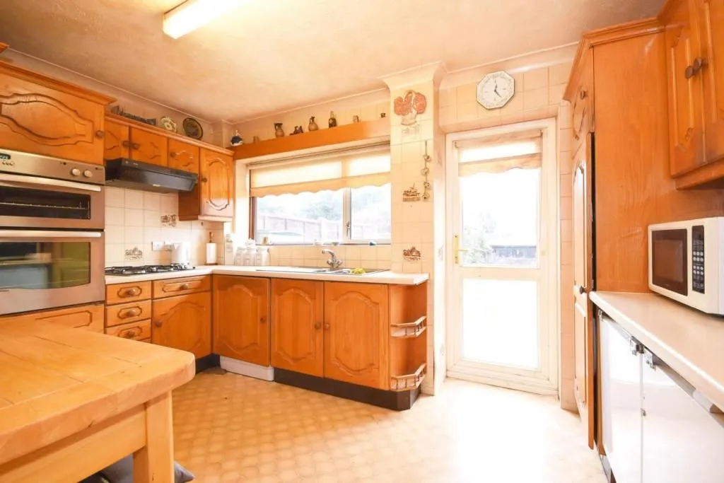 ONGAR, Essex, CM5 9DE - Online Auctions