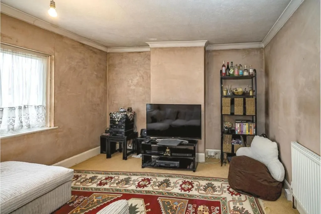 SLOUGH, Berkshire, SL2 1HD - Online Auctions