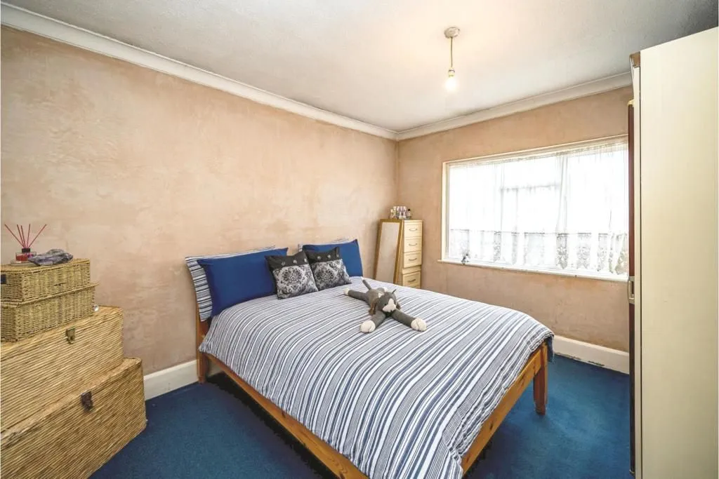 SLOUGH, Berkshire, SL2 1HD - Online Auctions