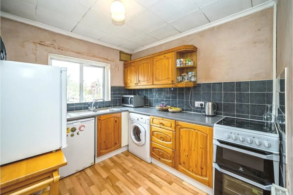 SLOUGH, Berkshire, SL2 1HD - Online Auctions