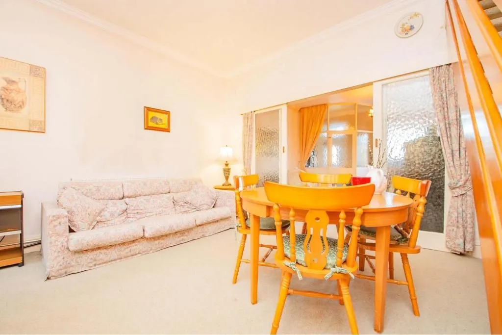 Springhead, OLDHAM, Lancashire, OL4 4QT - Online Auctions