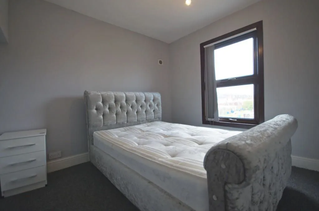 COVENTRY, West Midlands, CV2 4NQ - Online Auctions