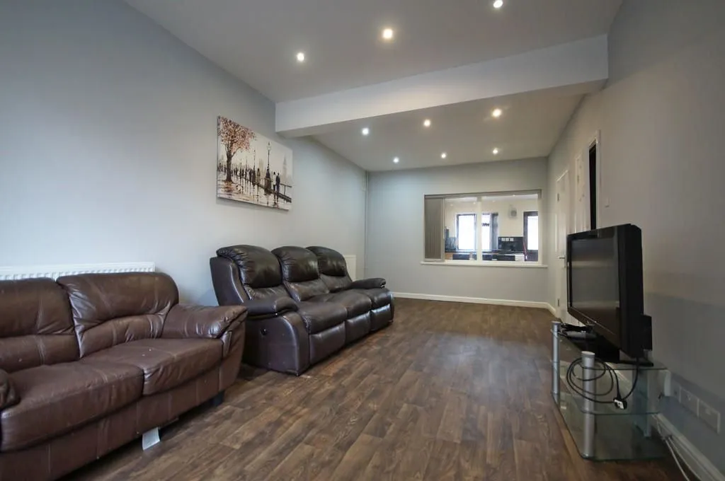 COVENTRY, West Midlands, CV2 4NQ - Online Auctions