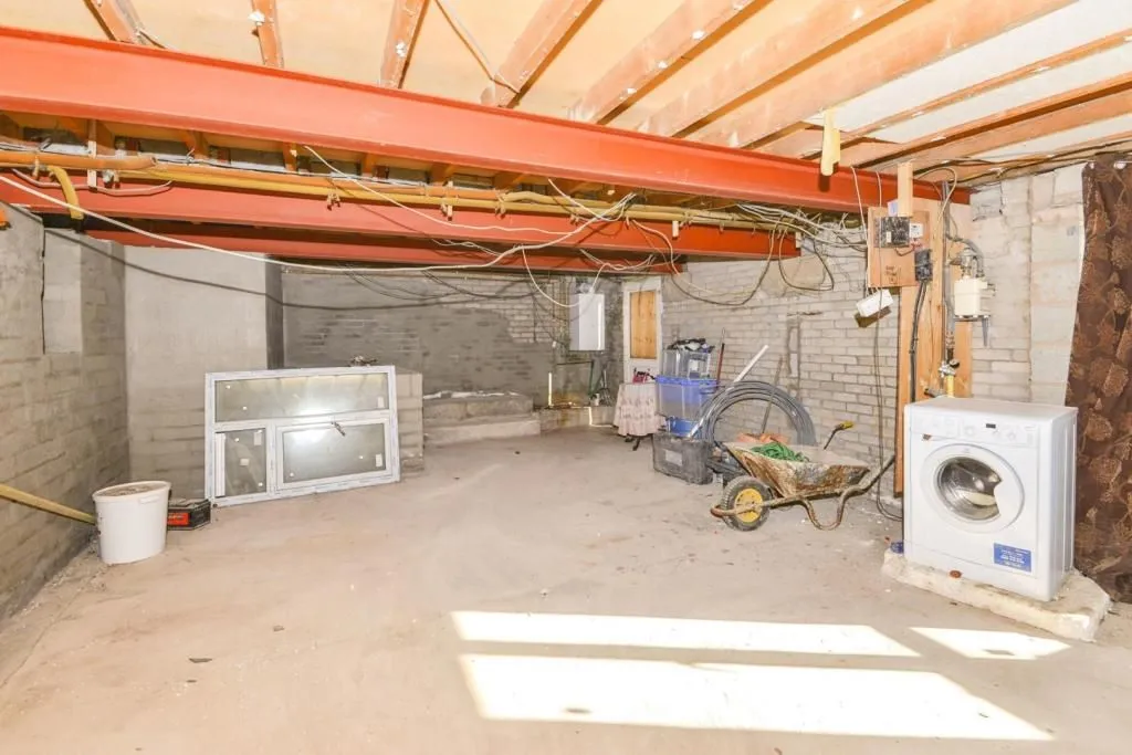 Grange-over-sands, Cumbria, LA11 6DG - Online Auctions