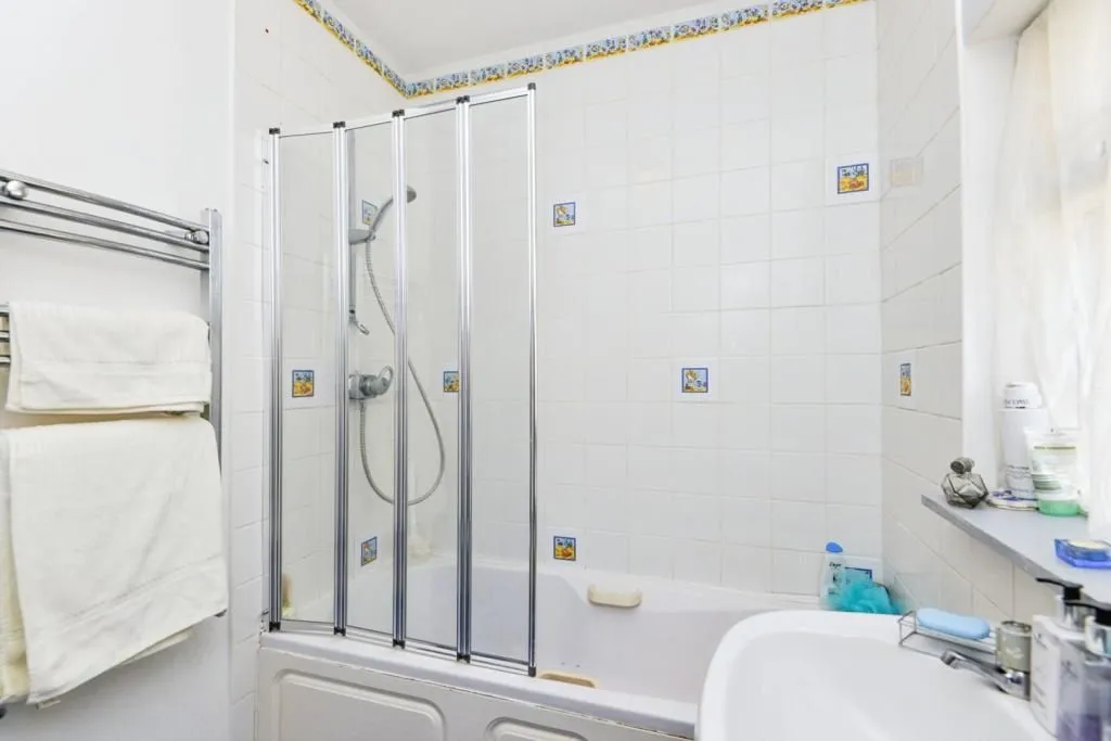 Grange-over-sands, Cumbria, LA11 6DG - Online Auctions