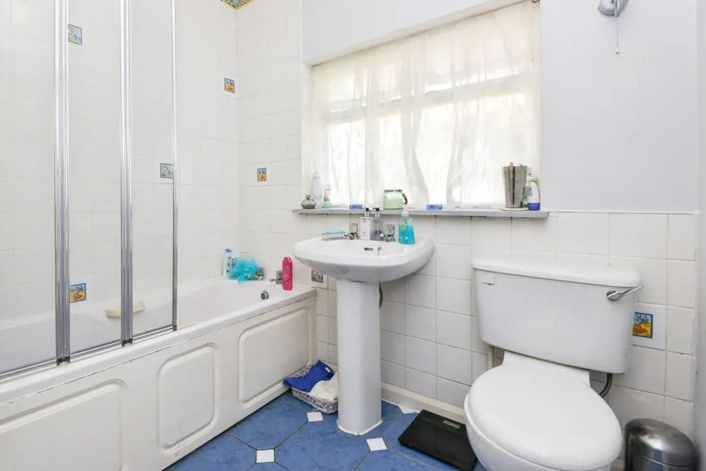 Grange-over-sands, Cumbria, LA11 6DG - Online Auctions