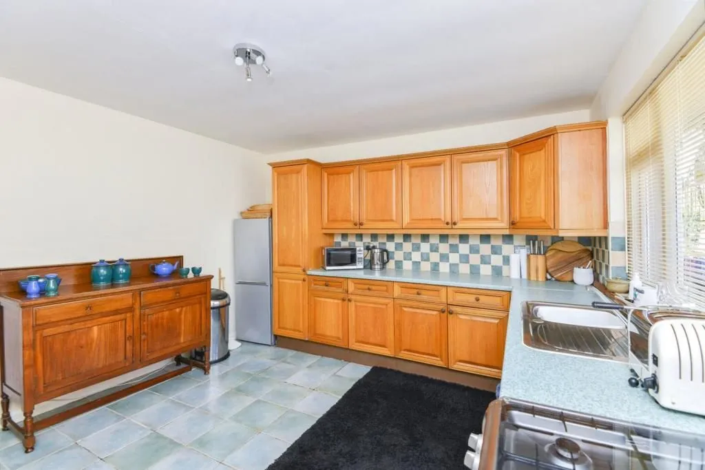 Grange-over-sands, Cumbria, LA11 6DG - Online Auctions