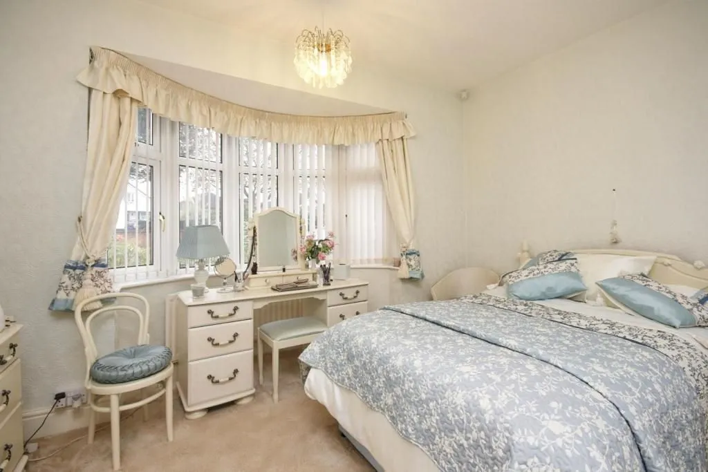 BURTON-ON-TRENT, Staffordshire, DE13 0NN - Online Auctions
