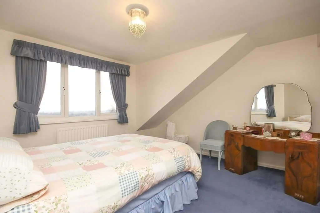 BURTON-ON-TRENT, Staffordshire, DE13 0NN - Online Auctions