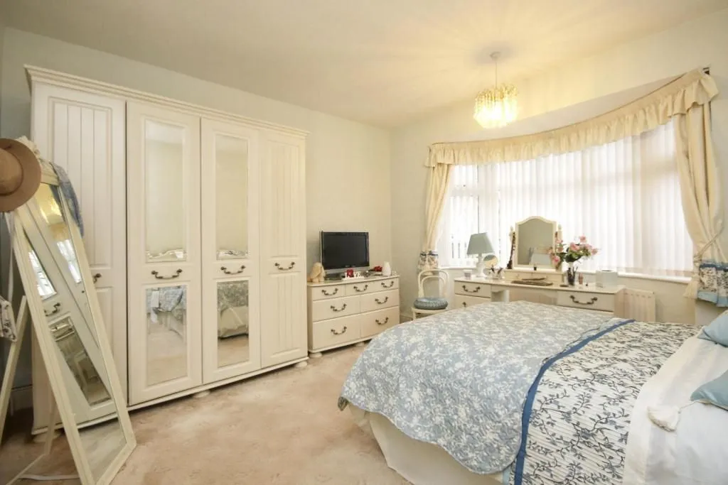 BURTON-ON-TRENT, Staffordshire, DE13 0NN - Online Auctions