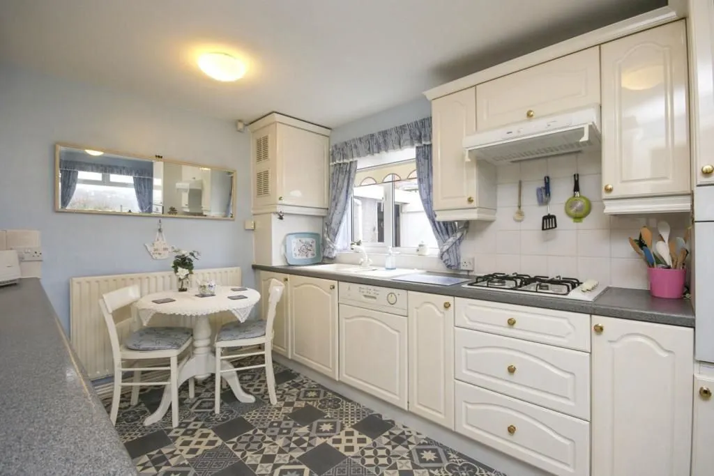 BURTON-ON-TRENT, Staffordshire, DE13 0NN - Online Auctions