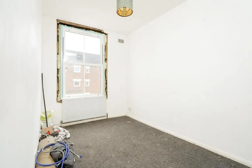 LONDON, N16 8SW - Online Auctions