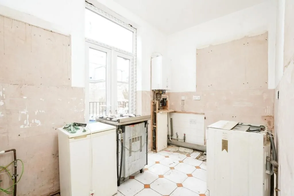 LONDON, N16 8SW - Online Auctions