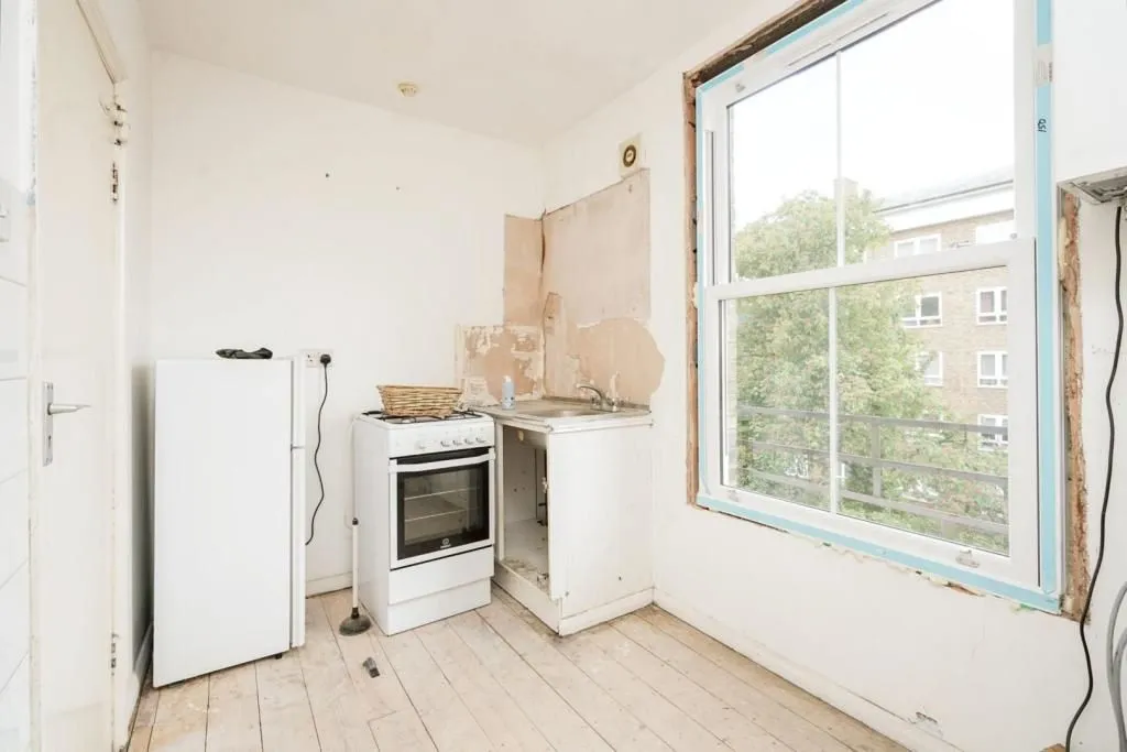 LONDON, N16 8SW - Online Auctions