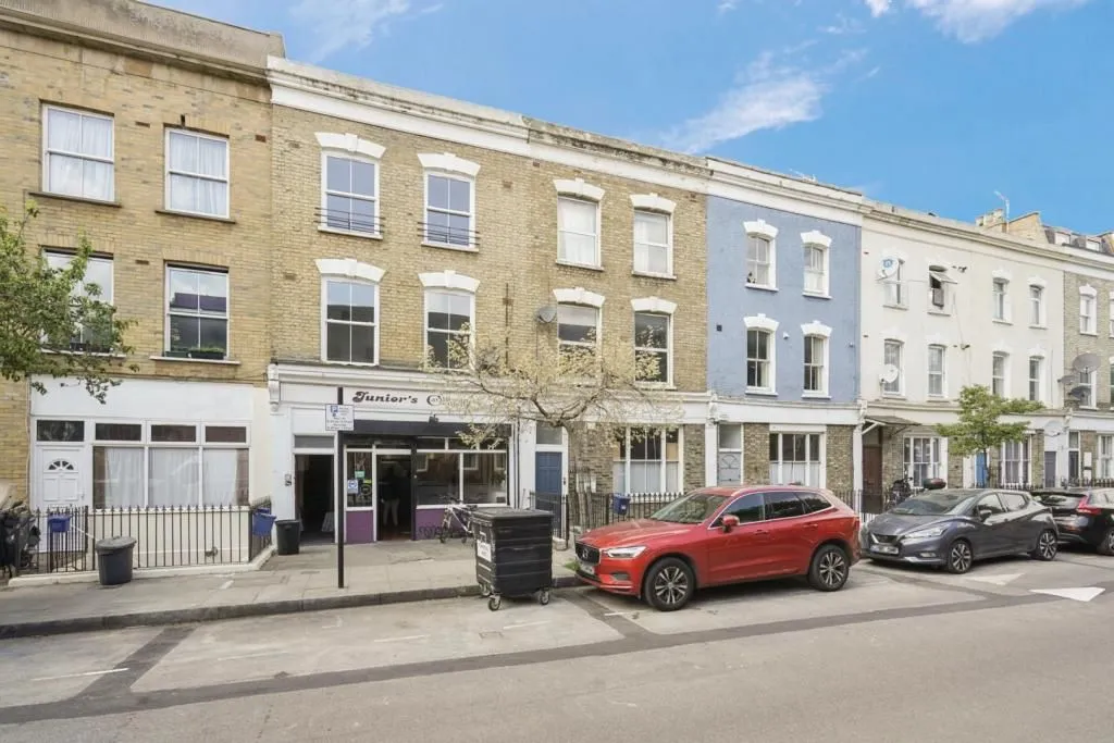 LONDON, N16 8SW - Online Auctions