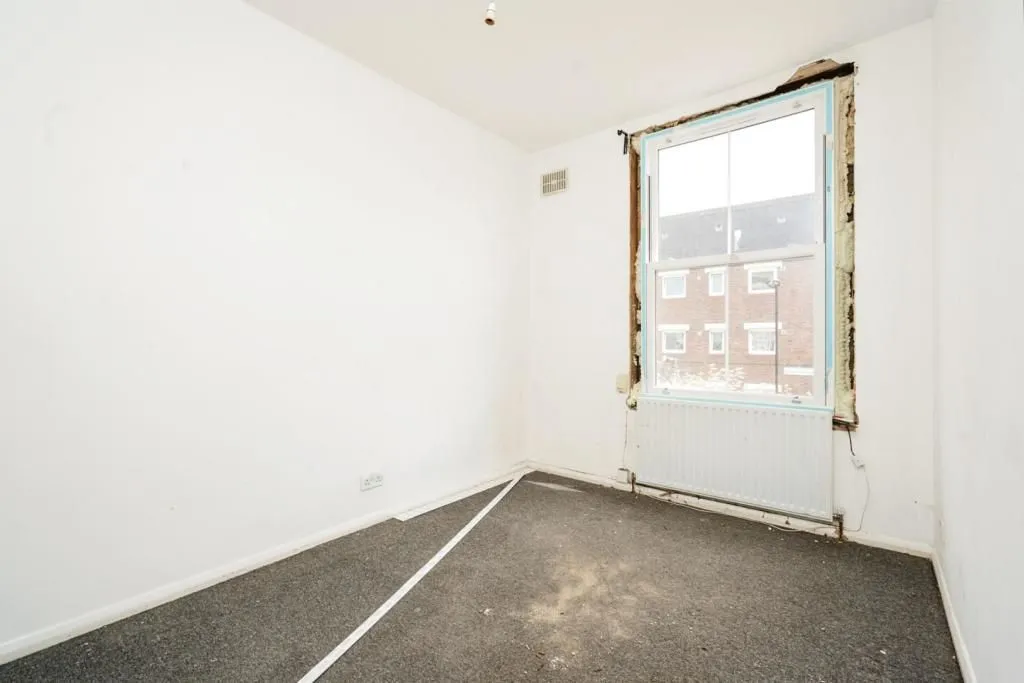 LONDON, N16 8SW - Online Auctions