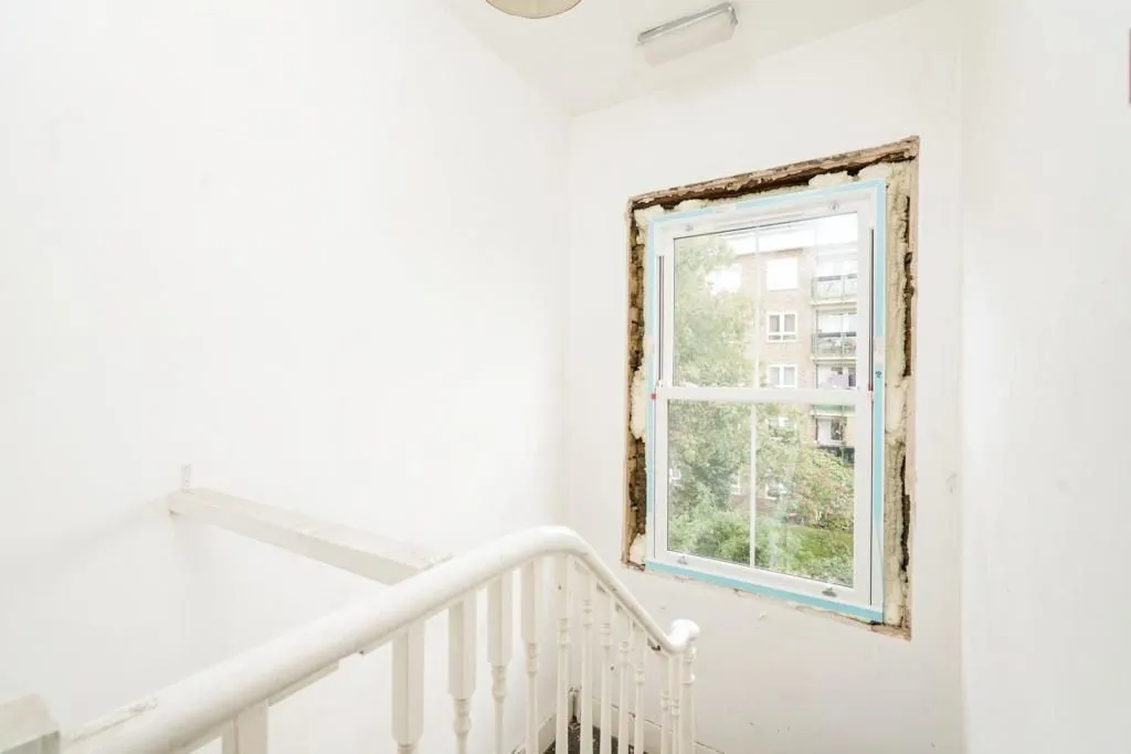 LONDON, N16 8SW - Online Auctions