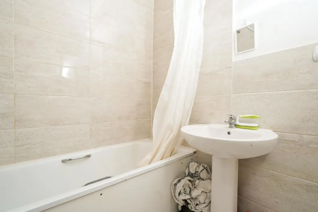 LONDON, N16 8SW - Online Auctions