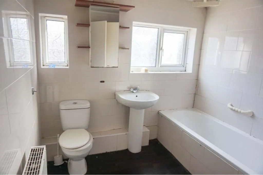 Tividale, OLDBURY, West Midlands, B69 2LS - Online Auctions
