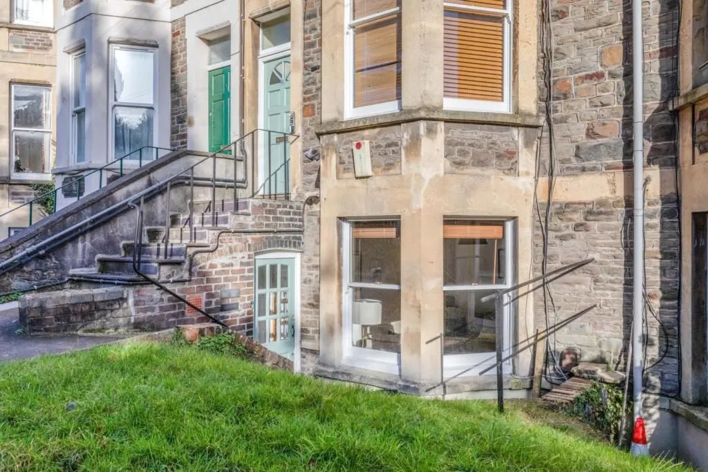 61 Arley Hill, BRISTOL, Avon, BS6 5PJ - Online Auctions