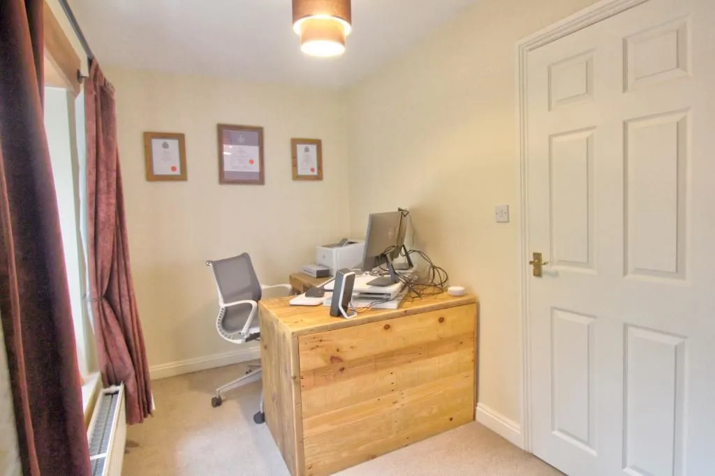 Queen Street, Bollington, MACCLESFIELD, Cheshire, SK10 5PS - Online Properties