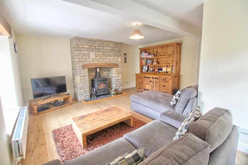 Queen Street, Bollington, MACCLESFIELD, Cheshire, SK10 5PS - Online Properties