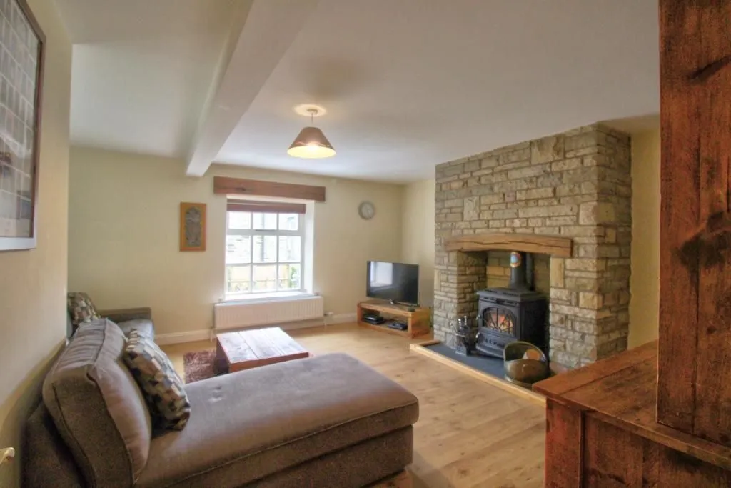 Queen Street, Bollington, MACCLESFIELD, Cheshire, SK10 5PS - Online Properties