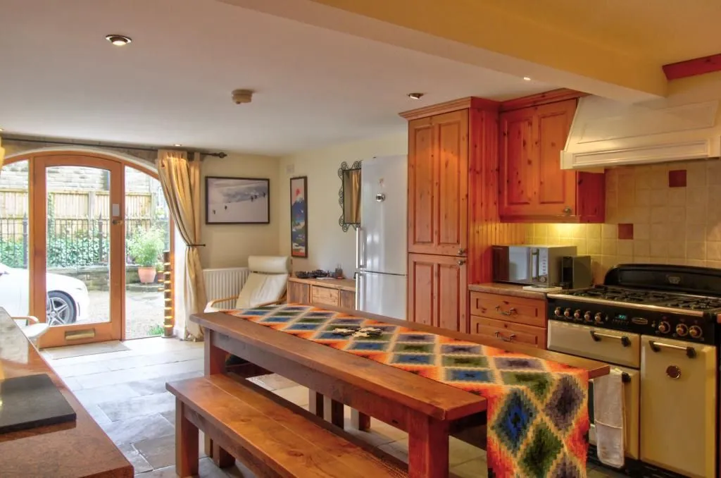 Queen Street, Bollington, MACCLESFIELD, Cheshire, SK10 5PS - Online Properties