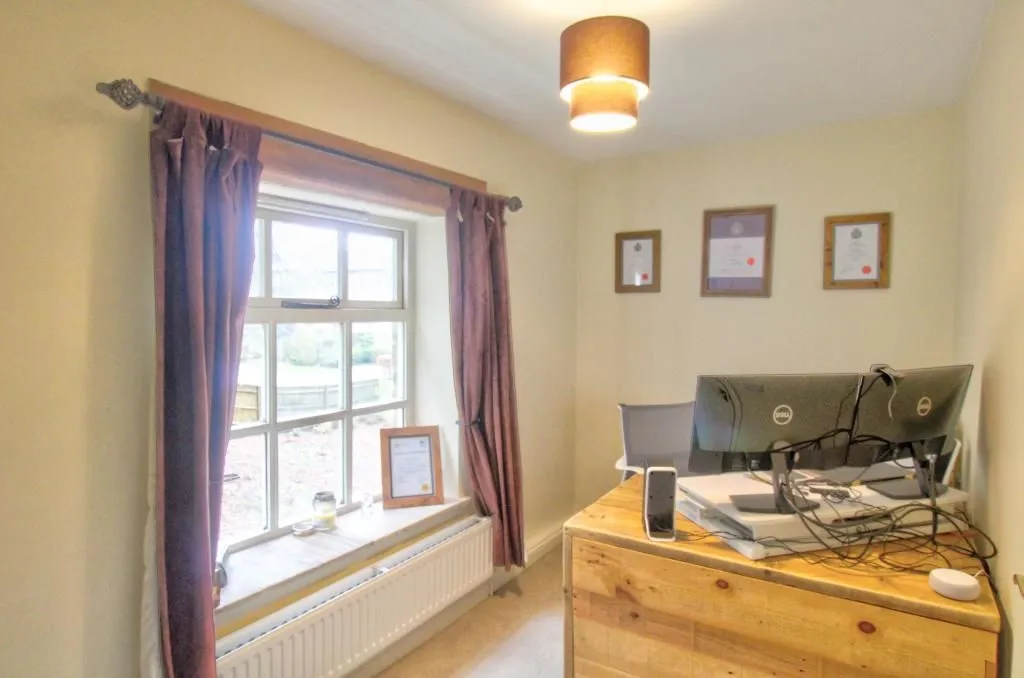 Queen Street, Bollington, MACCLESFIELD, Cheshire, SK10 5PS - Online Properties