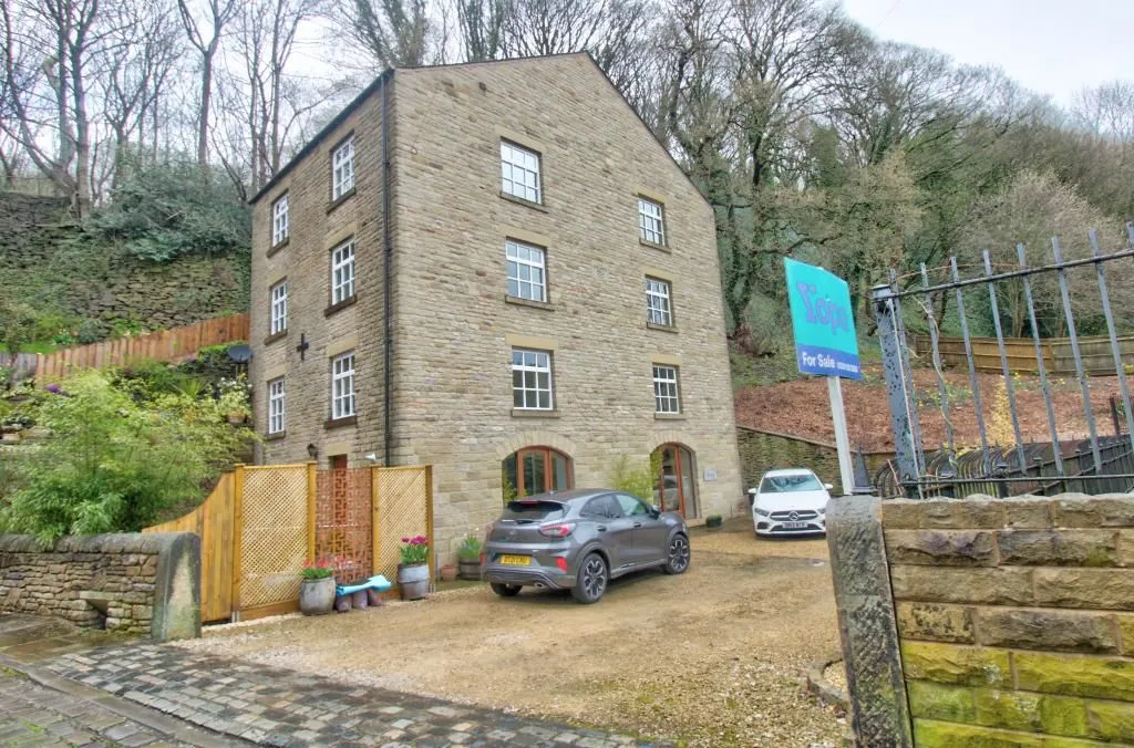Queen Street, Bollington, MACCLESFIELD, Cheshire, SK10 5PS - Online Properties