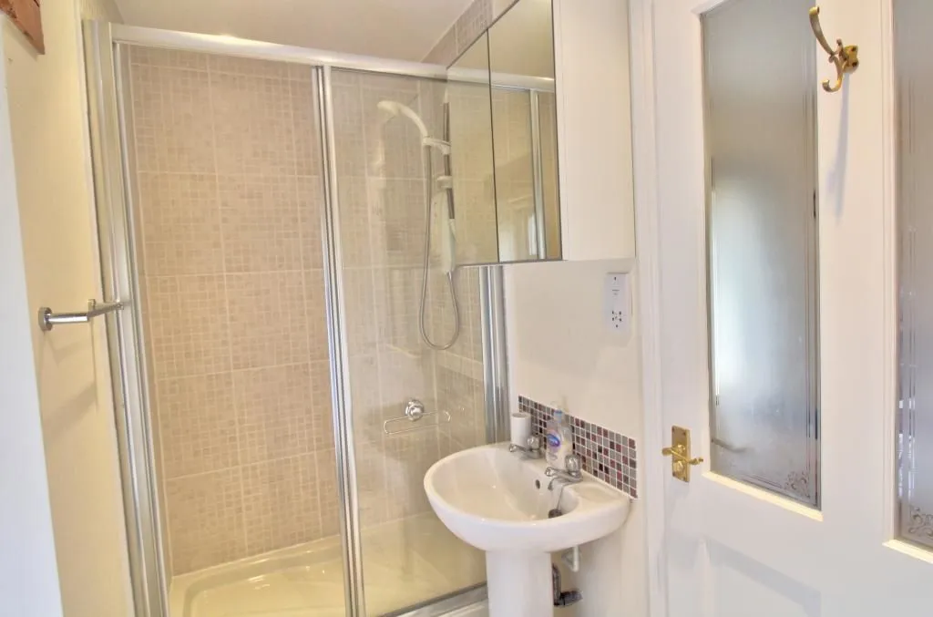 Queen Street, Bollington, MACCLESFIELD, Cheshire, SK10 5PS - Online Properties