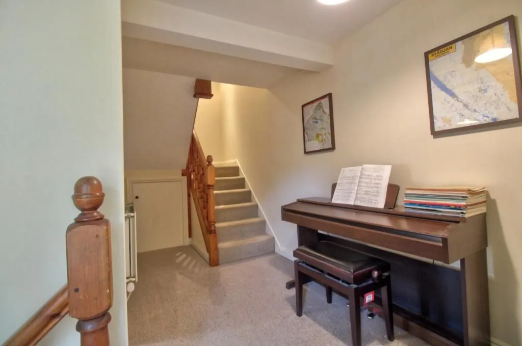 Queen Street, Bollington, MACCLESFIELD, Cheshire, SK10 5PS - Online Properties