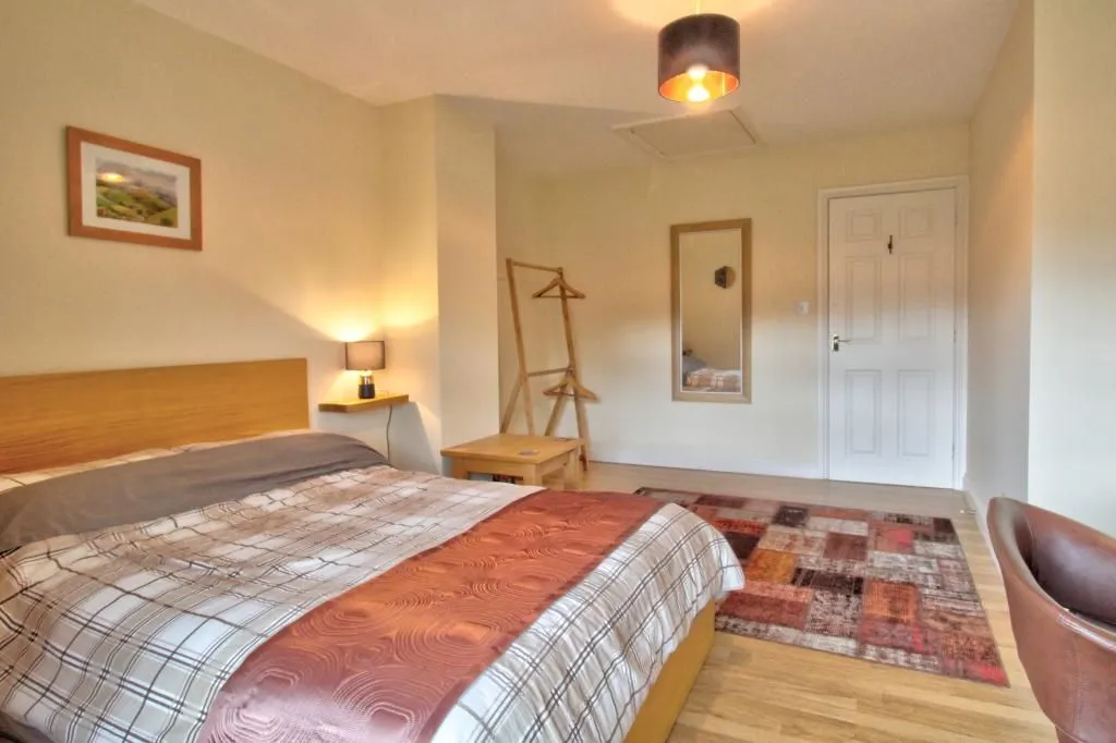 Queen Street, Bollington, MACCLESFIELD, Cheshire, SK10 5PS - Online Properties