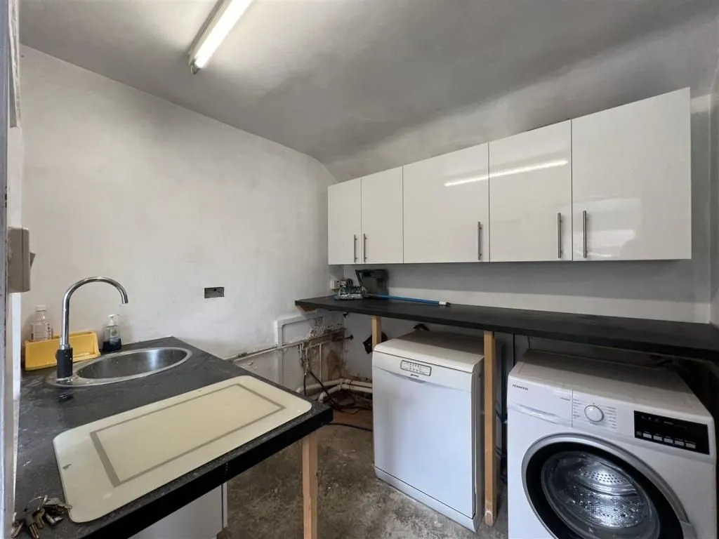 Forest Town, MANSFIELD, Nottinghamshire, NG19 0BU - Online Auctions