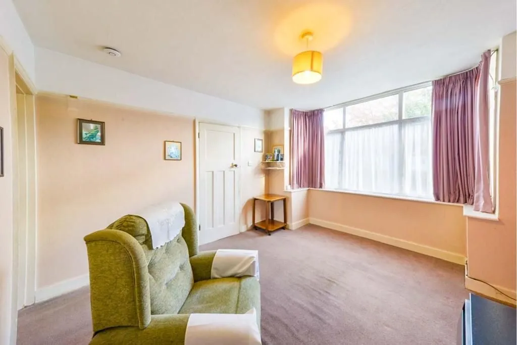 HATFIELD, Hertfordshire, AL10 0RD - Online Auctions