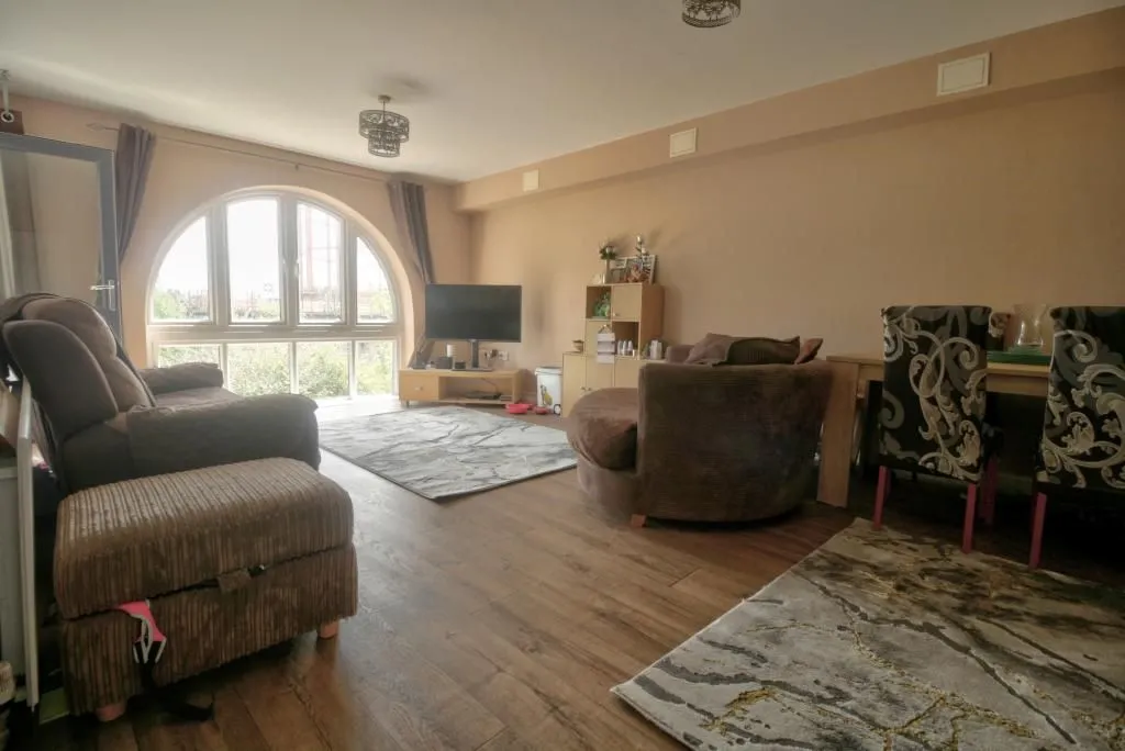 Breach House, Cannons Wharf, TONBRIDGE, Kent, TN9 1FD - Online Properties