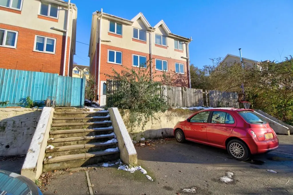 Senghenydd, Caerphilly, Mid Glamorgan, CF83 4FW - Online Properties