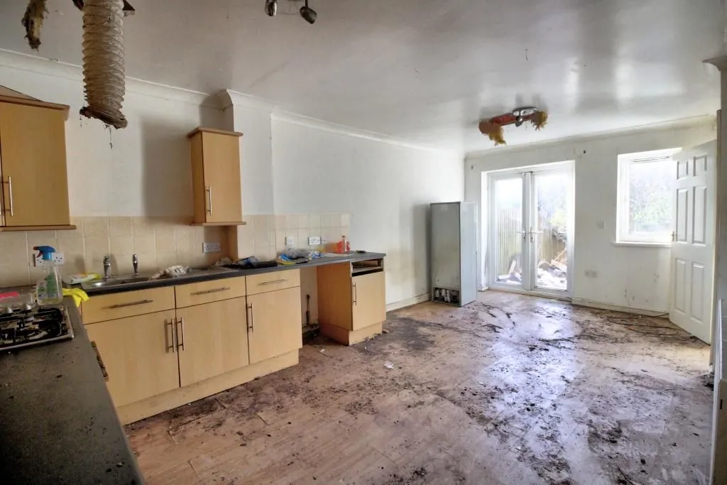 Senghenydd, Caerphilly, Mid Glamorgan, CF83 4FW - Online Properties