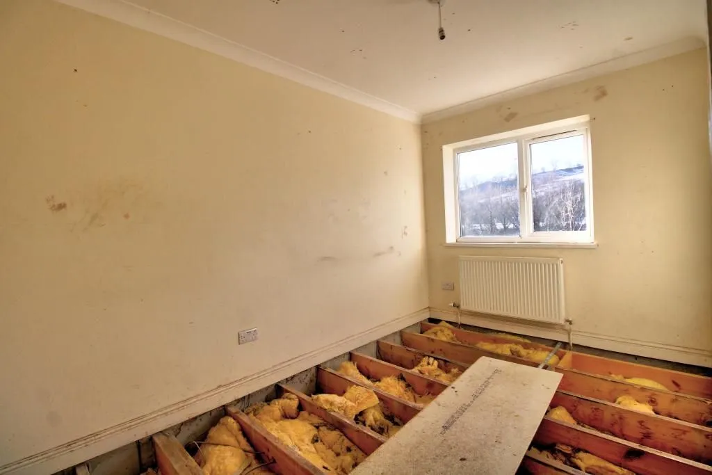 Senghenydd, Caerphilly, Mid Glamorgan, CF83 4FW - Online Properties