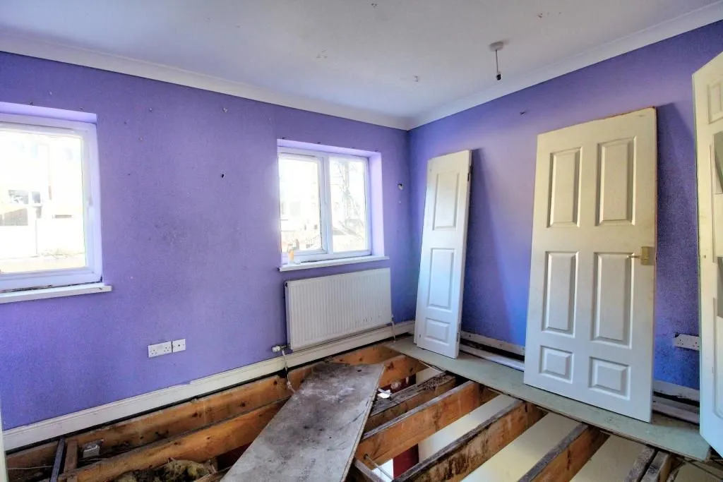 Senghenydd, Caerphilly, Mid Glamorgan, CF83 4FW - Online Properties
