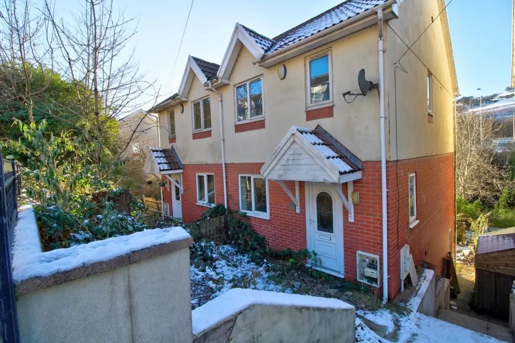 Senghenydd, Caerphilly, Mid Glamorgan, CF83 4FW - Online Properties