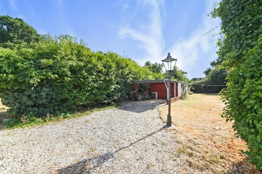 Slade Hill, Woolton Hill, NEWBURY, Berkshire, RG20 9TN - Online Auctions