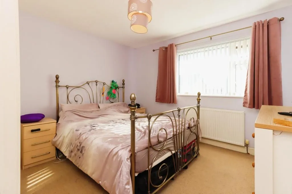 Wrexham, Clwyd, LL12 7NT - Online Auctions