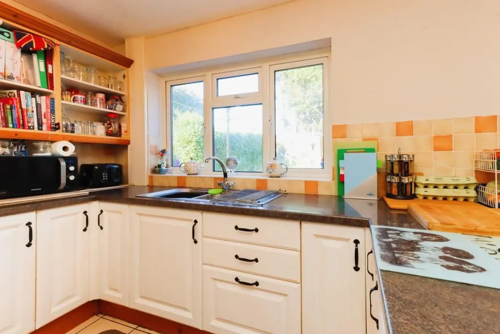 Wrexham, Clwyd, LL12 7NT - Online Auctions