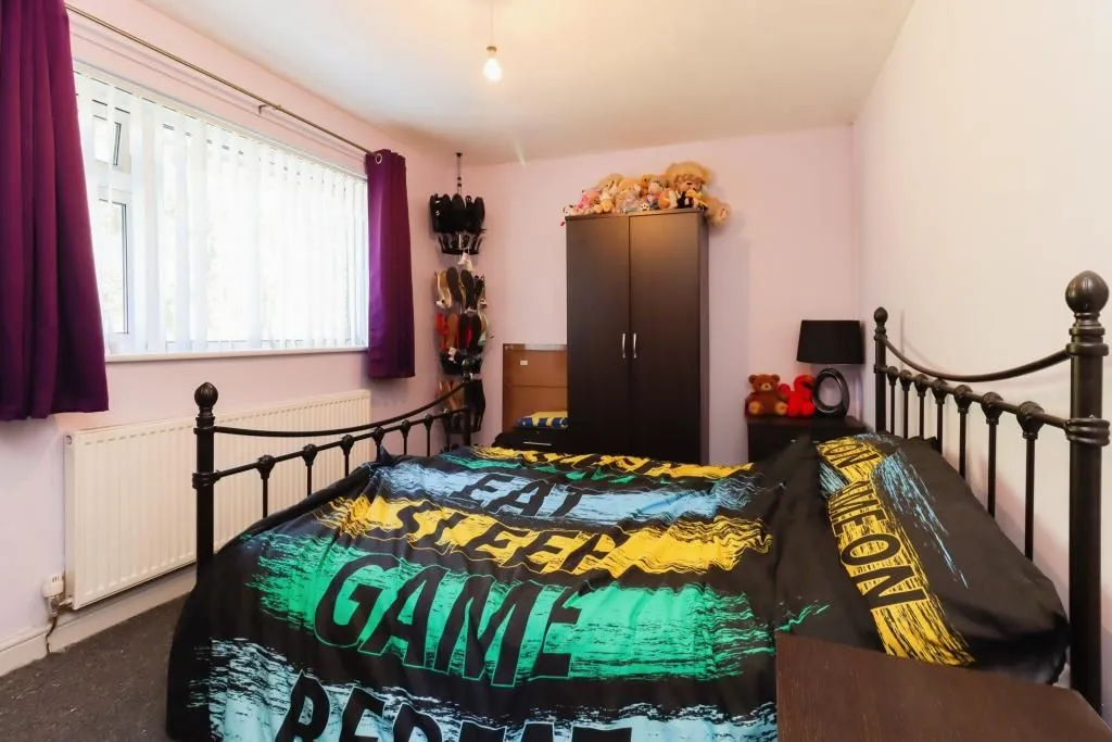 Wrexham, Clwyd, LL12 7NT - Online Auctions