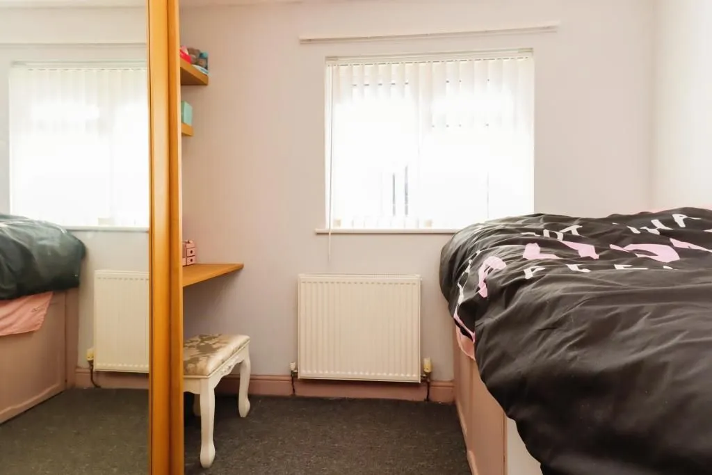 Wrexham, Clwyd, LL12 7NT - Online Auctions