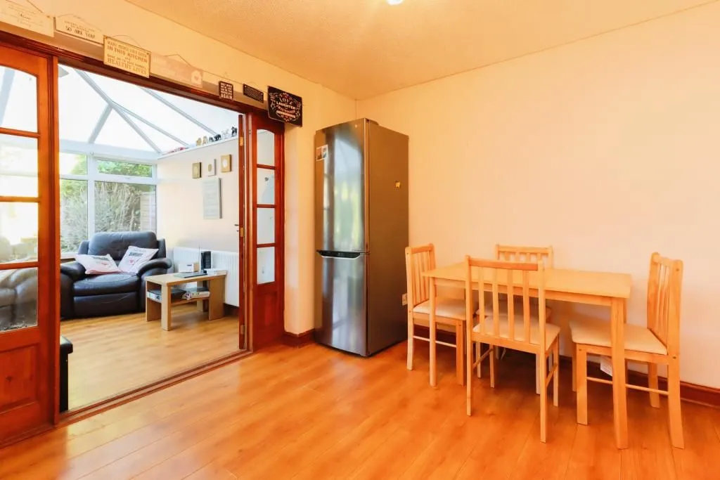 Wrexham, Clwyd, LL12 7NT - Online Auctions