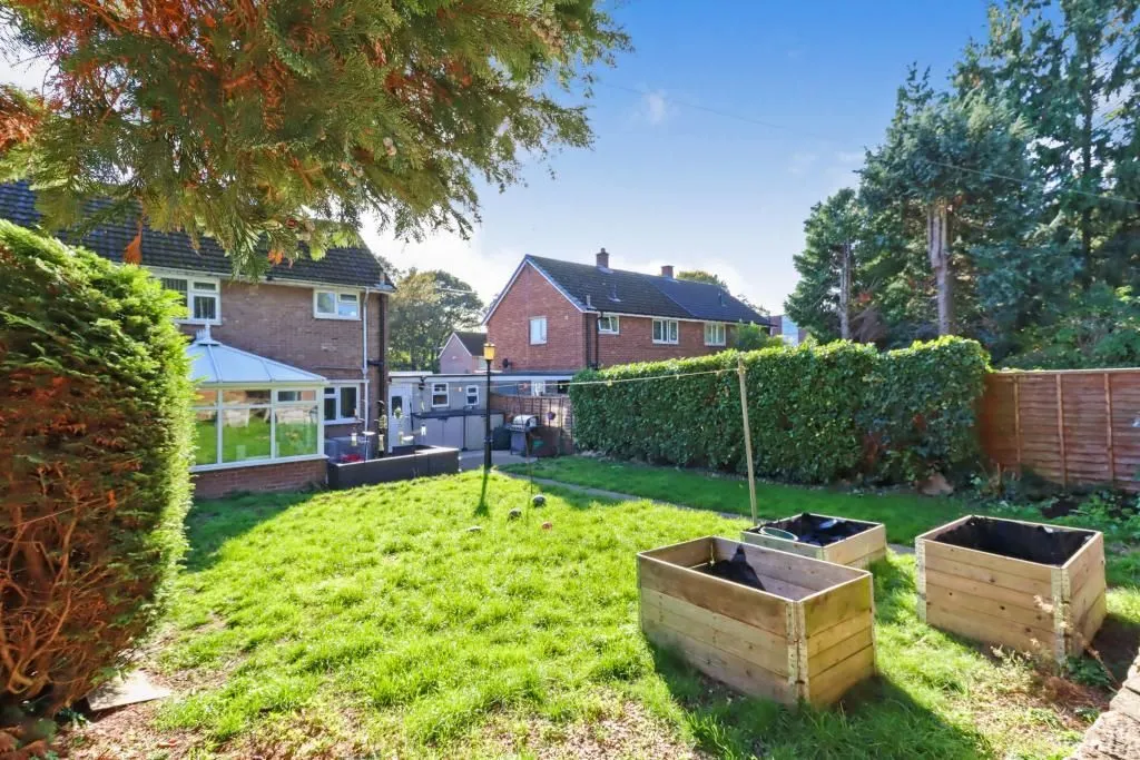 Wrexham, Clwyd, LL12 7NT - Online Auctions