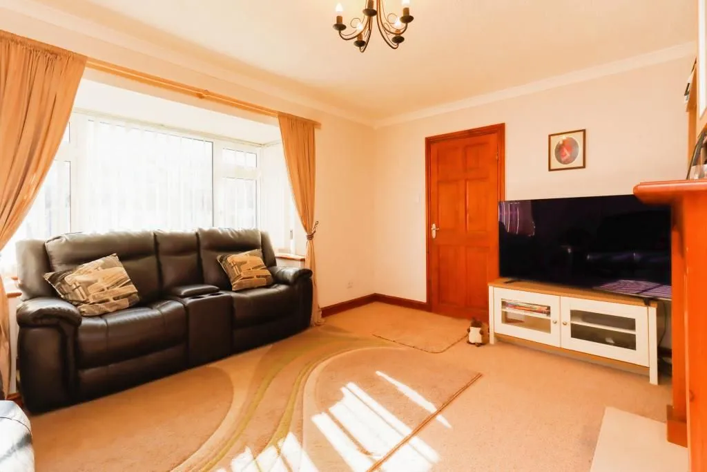 Wrexham, Clwyd, LL12 7NT - Online Auctions